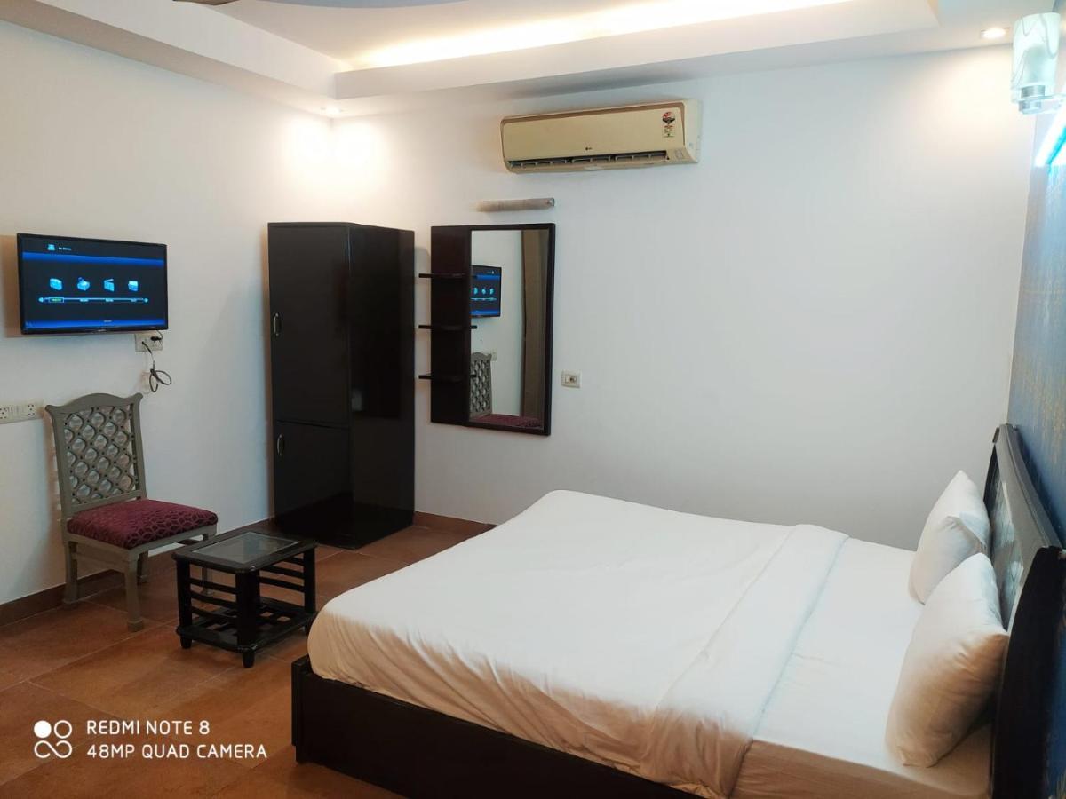 Hotel Delhi Airport Plaza IGI Airport Nuova Delhi Esterno foto
