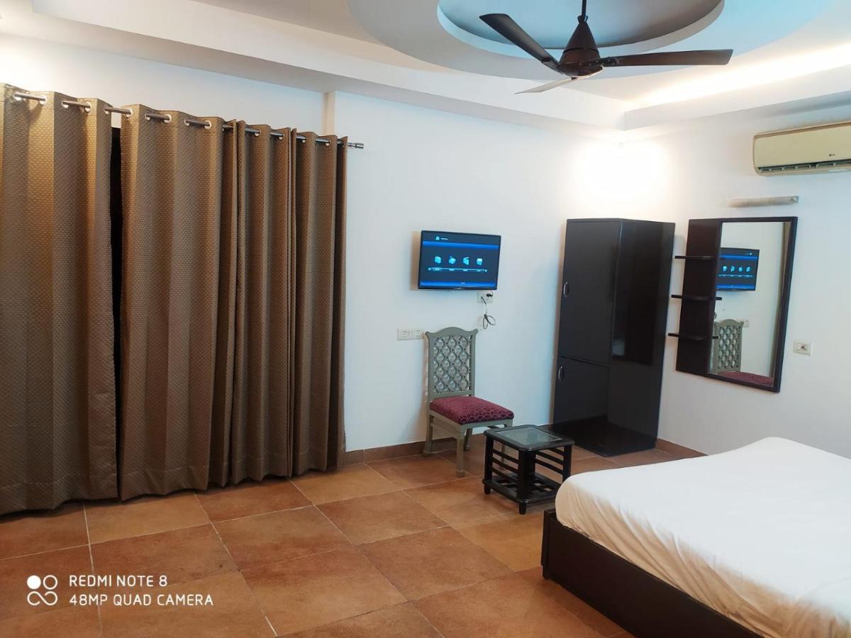 Hotel Delhi Airport Plaza IGI Airport Nuova Delhi Esterno foto