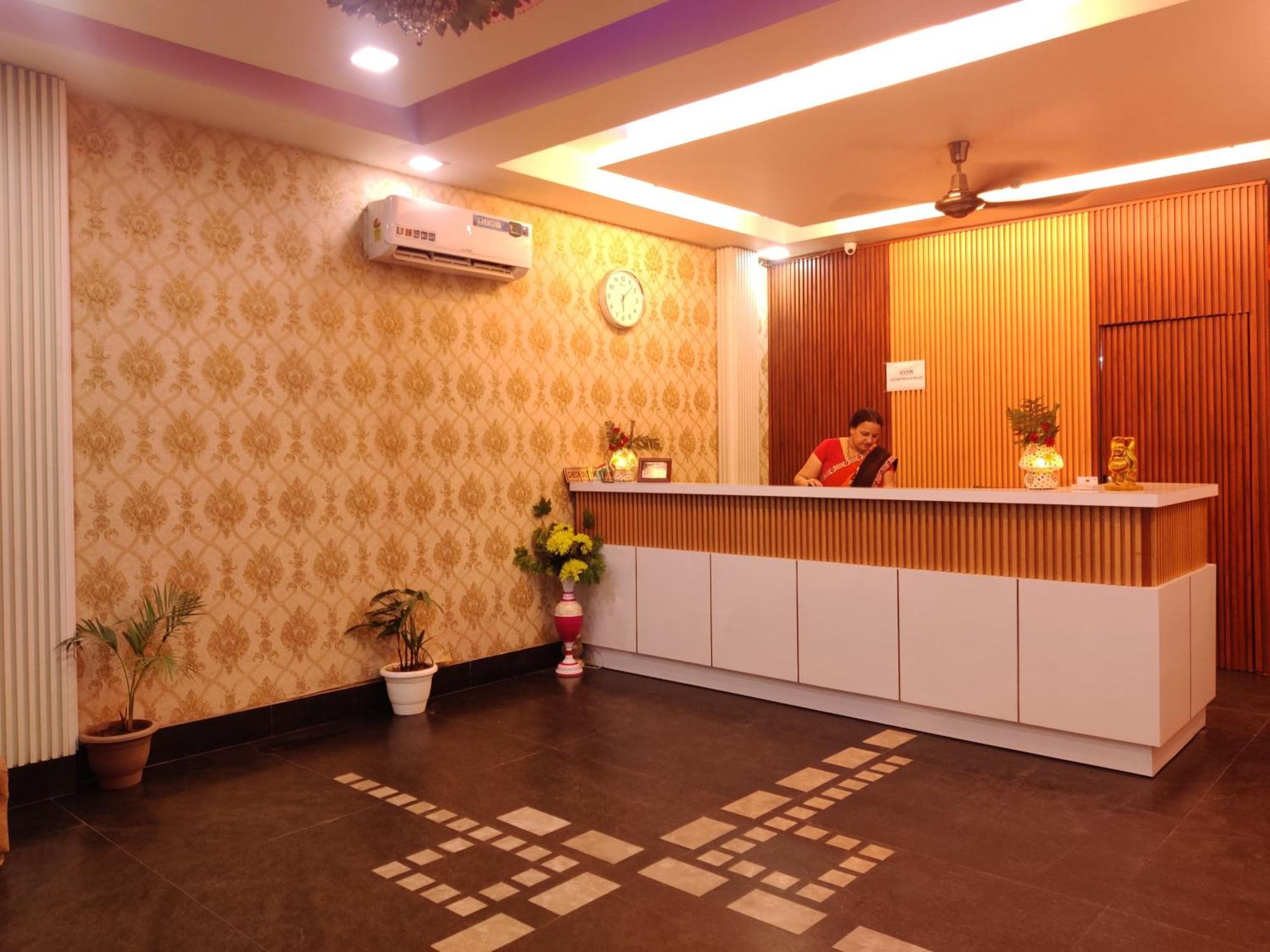 Hotel Delhi Airport Plaza IGI Airport Nuova Delhi Esterno foto
